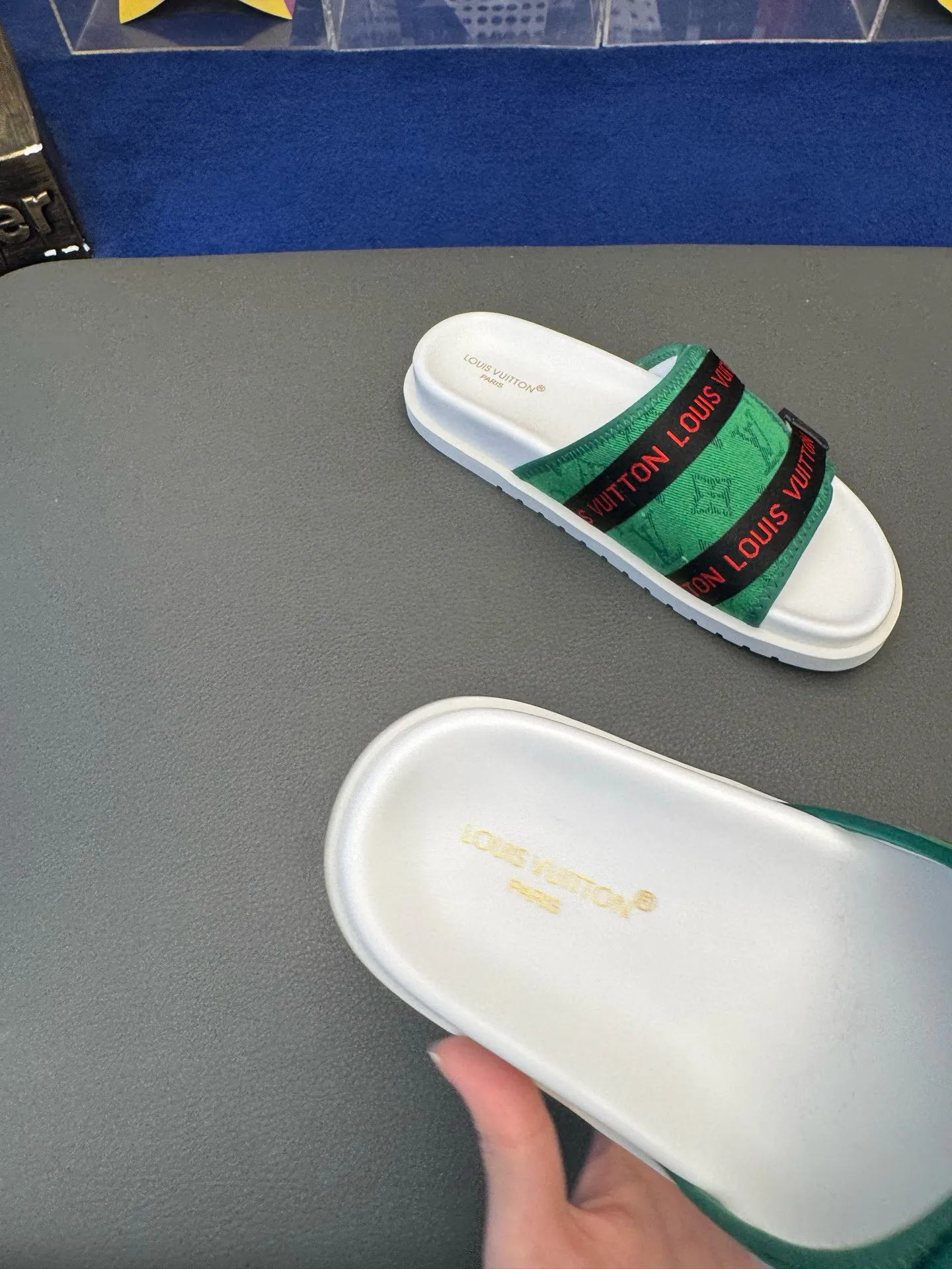 [L Home] P: 340💰Size: 38-45 Top purchasing lv men's summer slippers, classic presbyopia with soft real leather lining, unique color splicing effect, distinctive personality, fashionable and trendy essential style, light and comfortable. Lightweight and tough rubber insole, micro ridged foam outsole, super comfortable!
